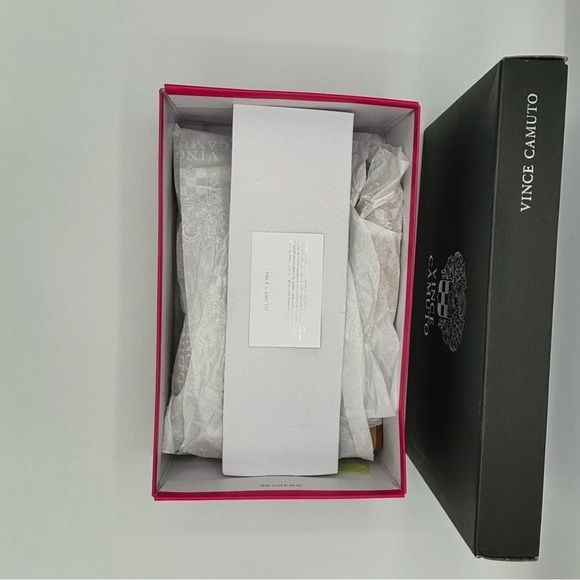 Vince Camuto Hamden Pump, 5.5M - Picture 9 of 9